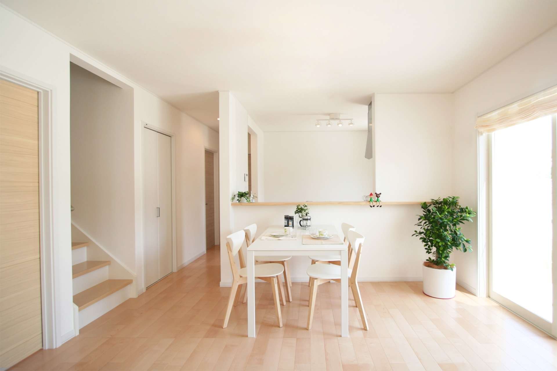 フロアコーティング「ガラスコーティング」と「UVコーティング」の比較